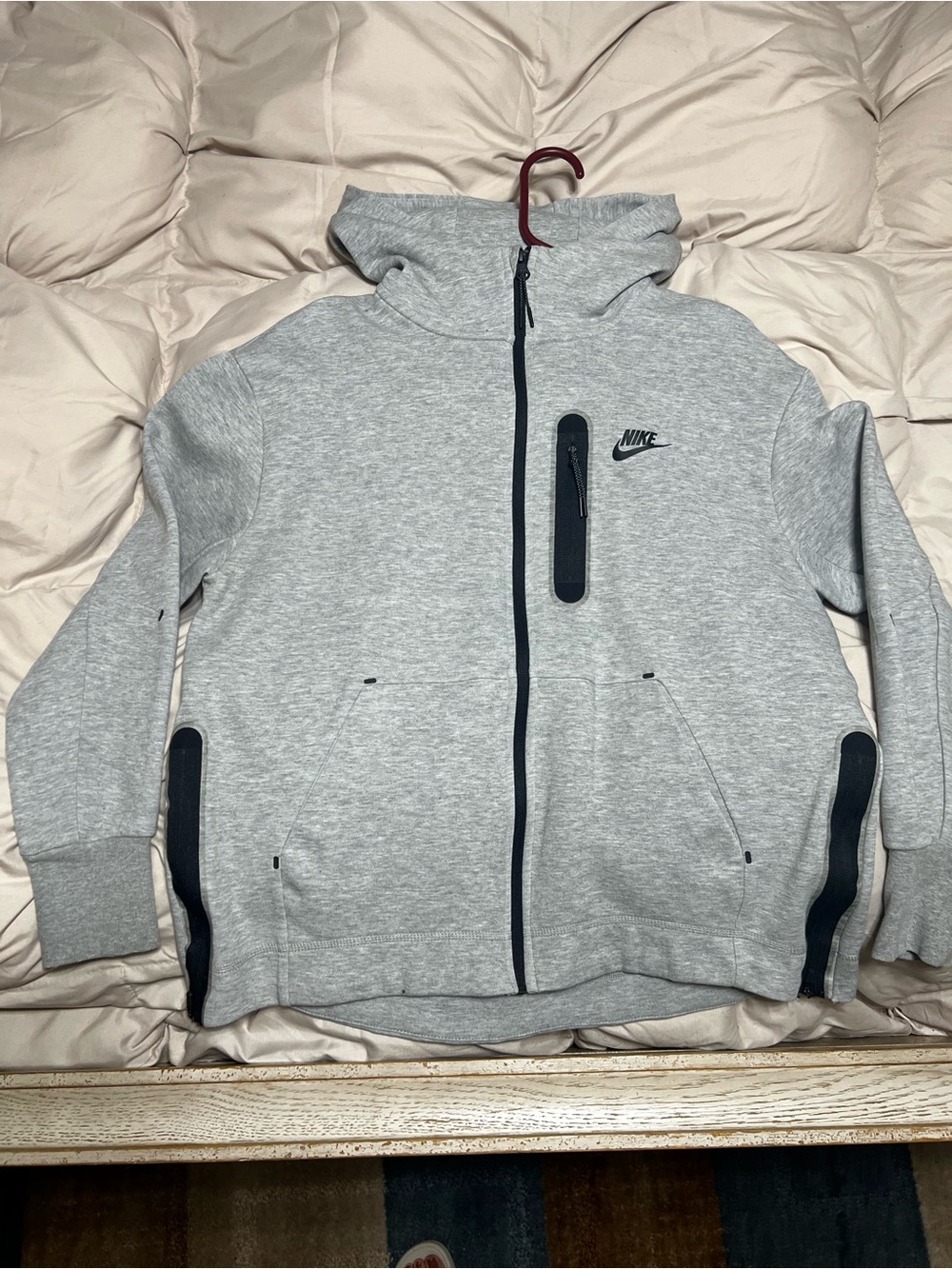 Nike Women’s Light Gray Full‑Zip Hooded Jacket